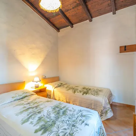 Brorent Casa Degli Iris * غولفو أرانتْشي